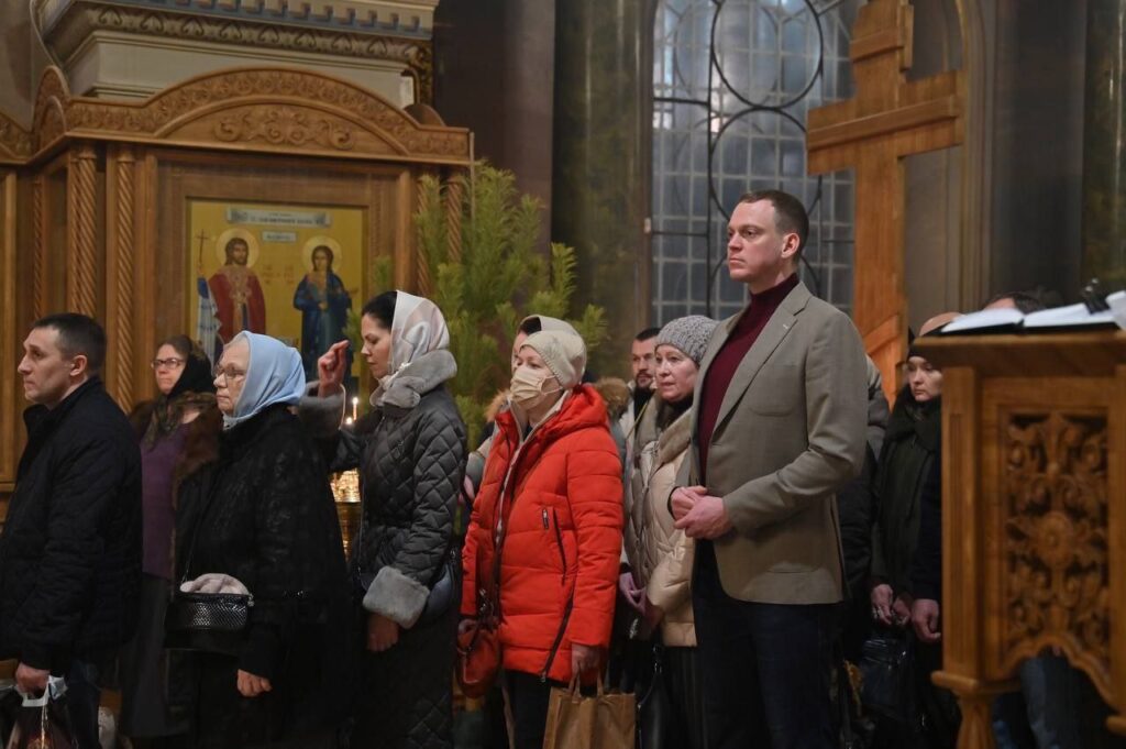 Появились фото с рождественских богослужений в рязанских храмах Появились фото с рождественских богослужений в рязанских храмах Рязанцы делятся фотографиями празднования Рождества Христова.