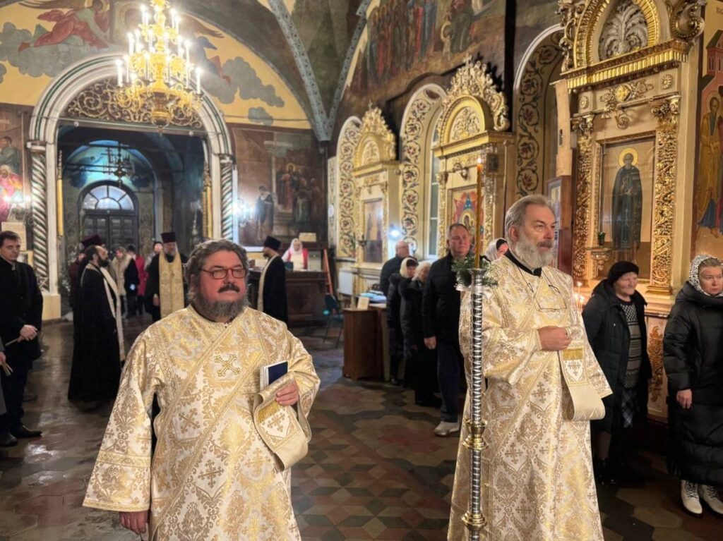 Появились фото с рождественских богослужений в рязанских храмах Появились фото с рождественских богослужений в рязанских храмах Рязанцы делятся фотографиями празднования Рождества Христова.