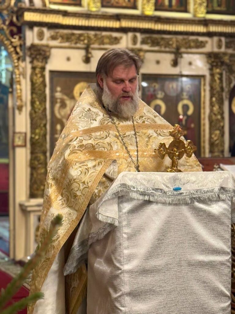 Появились фото с рождественских богослужений в рязанских храмах Появились фото с рождественских богослужений в рязанских храмах Рязанцы делятся фотографиями празднования Рождества Христова.