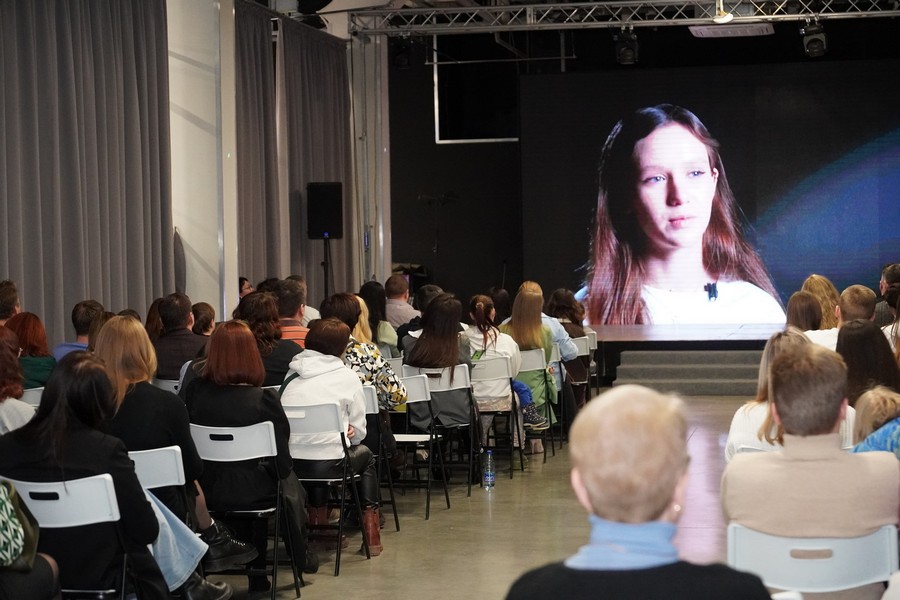 «Потому что мы — семья». Кинооткровения детей и их родителей представили на показе в Туле «Потому что мы — семья». Кинооткровения детей и их родителей представили на показе в Туле На показе тульских кинооткровений побывали рязанские журналисты 20 января.