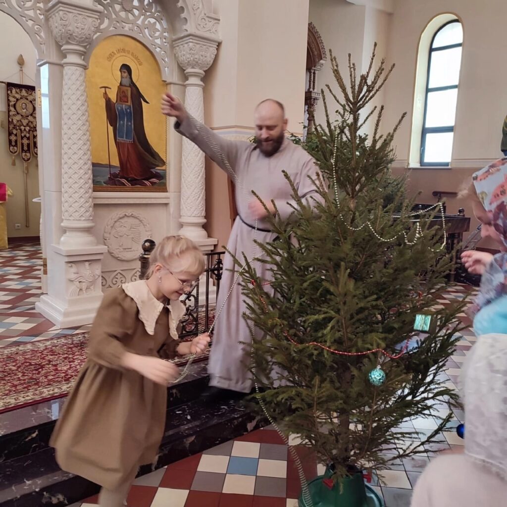 Появились фото с рождественских богослужений в рязанских храмах Появились фото с рождественских богослужений в рязанских храмах Рязанцы делятся фотографиями празднования Рождества Христова.