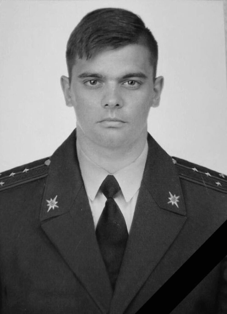 Сотрудники МЧС погибли в Энгельсе во время тушения пожара после атаки БПЛА Сотрудники МЧС погибли в Энгельсе во время тушения пожара после атаки БПЛА Ранее губернатор Саратовской области Роман Бусаргин сообщил о введении в Энгельсе режима ЧС.