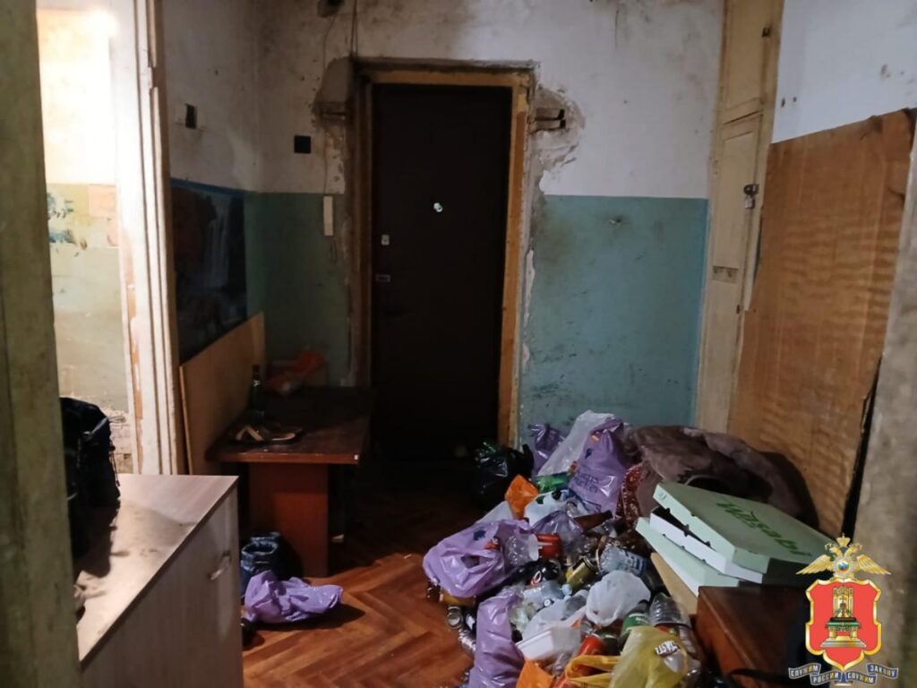 Многодневный алкомарафон закончился мучительной смертью женщины в Твери Многодневный алкомарафон закончился мучительной смертью женщины в Твери Этот случай — трагический пример того, как злоупотребление алкоголем и неконтролируемая агрессия могут привести к необратимым последствиям.