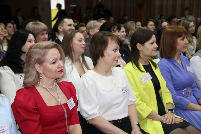 В Рязани стартовали сразу три Всероссийских конкурса для педагогов В Рязани стартовали сразу три Всероссийских конкурса для педагогов Стартовал муниципальный этап всероссийских конкурсов «Воспитатель года», «Учитель года», «Сердце отдаю детям». Это самые значимые профессиональные состязания педагогов в нашей стране.