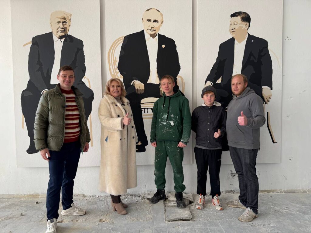 Рязанский художник показал, как бы прошла Ялтинская конференция с Путиным, Трампом и Си Цзиньпином Рязанский художник показал, как бы прошла Ялтинская конференция с Путиным, Трампом и Си Цзиньпином Авторы предложили свой взгляд на процесс перезагрузки мира, ось которой проходит через Крым.
