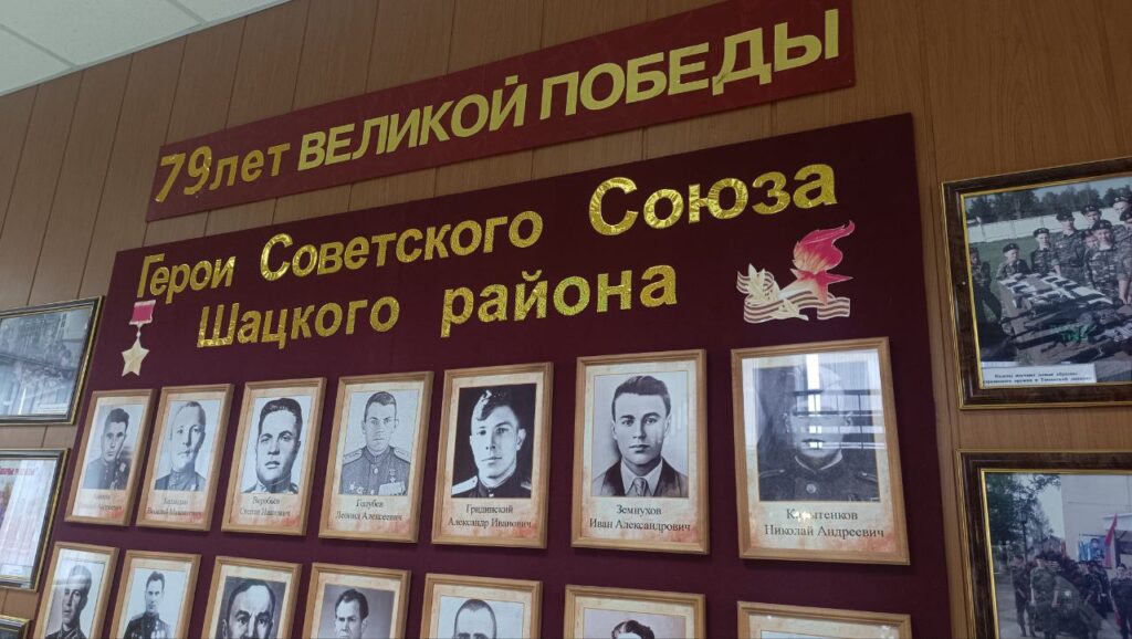 Под знаменем славного имени: подвиг молодогвардейца Земнухова вдохновляет потомков-земляков на благие дела Под знаменем славного имени: подвиг молодогвардейца Земнухова вдохновляет потомков-земляков на благие дела На родине Героя местные жители делают много добрых дел, чтобы увековечить память о нём.
