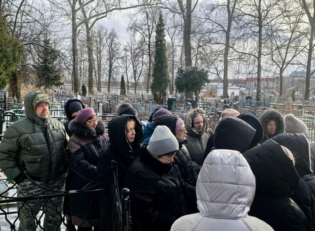 Рязанцы посетили Скорбященское кладбище и познакомились с подвижниками веры XX века Посетителей храма познакомили с жизнью и испытаниями новомучеников и исповедников XX века, имеющие отношение к Рязанской земле.