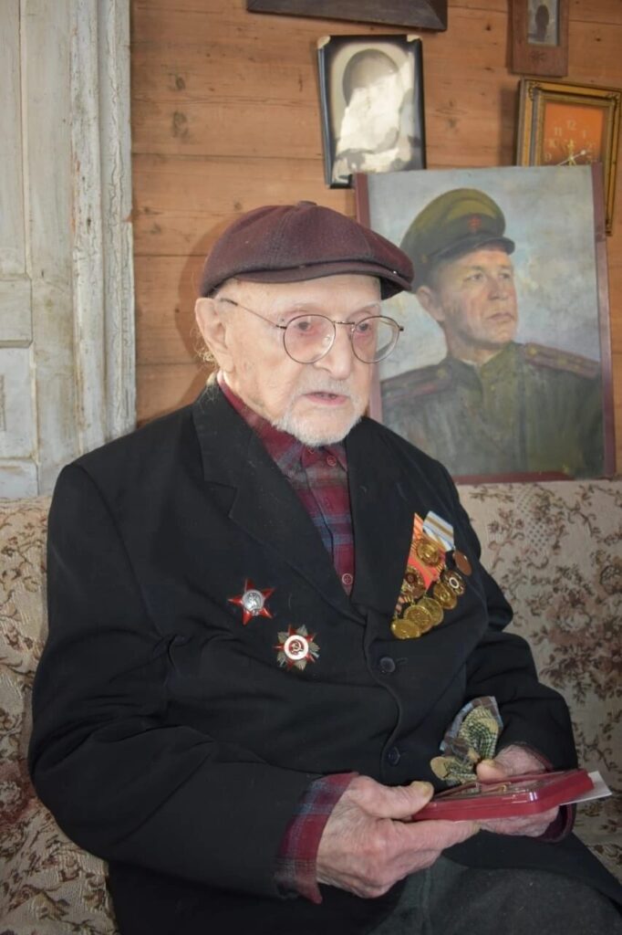 В Касимовском округе вручили первую медаль в честь 80-летия Великой Победы Юрию Халдееву В 1944-ом он служил командиром стрелкового взвода в Западной Белоруссии. Затем его перевели в Прибалтику. Воевал на 3-ем, 1-ом Прибалтийском фронте, получил тяжелое осколочное ранение.