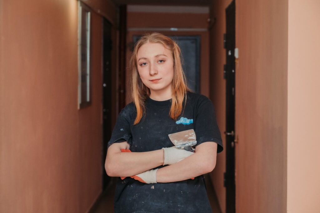 Студентки-отделочницы из «Зелёного сада» получили благодарность жильцов