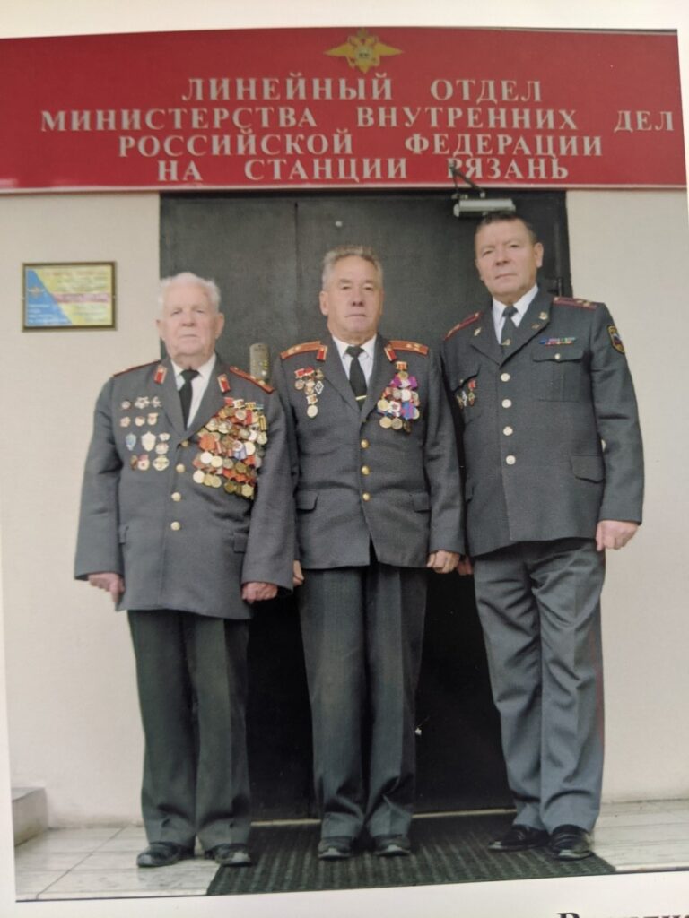 Раскрыл крупнейшую кражу из кассы рязанского вокзала: 90 лет исполнилось ветерану ЛО МВД России на транспорте Василию Лотареву Полковник милиции руководил линейным отделом около 20 лет.