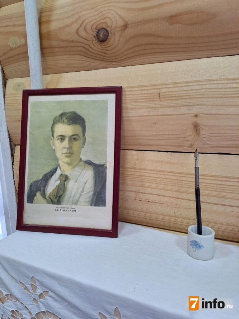 Под знаменем славного имени: подвиг молодогвардейца Земнухова вдохновляет потомков-земляков на благие дела Под знаменем славного имени: подвиг молодогвардейца Земнухова вдохновляет потомков-земляков на благие дела На родине Героя местные жители делают много добрых дел, чтобы увековечить память о нём.
