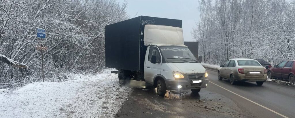 Водитель легковушки попал в больницу после столкновения с «Газелью» в Рязани Водитель легковушки попал в больницу после столкновения с «Газелью» в Рязани Обстоятельства происшествия выясняются, по факту ДТП проводится проверка.