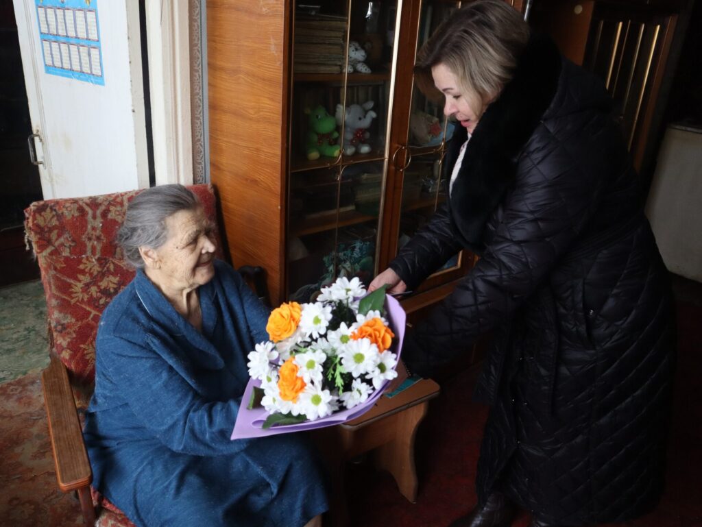 В Касимове свой 90-летний юбилей отмечает Эмилия Гапич Эмилия Гапич родилась в городе Иваново, потом переехала в деревню Пятницкое Касимовского района, где жила ее бабушка.