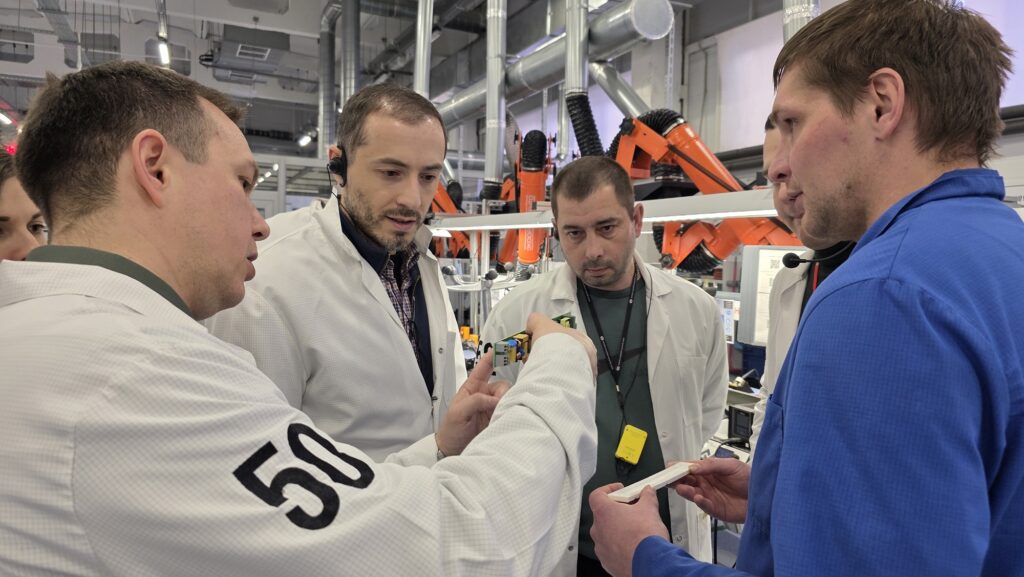 Образцовое предприятие Рязанской области поделилось опытом бережливого производства Производственные цеха «Световых Технологий» посетили представители «Рэдвент инжиниринг» ― производителя вентиляционных воздухораспределителей из алюминия и стали.