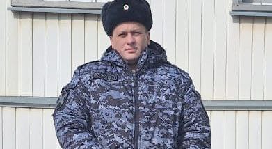 Мужчину, у которого случился эпилептический приступ, спас сотрудник Росгвардии По внешним признакам Артем понял, что у мужчины начался приступ эпилепсии. Сотрудник Росгвардии вызвал на место бригаду медиков, а до их прибытия оказал пострадавшему первую помощь.