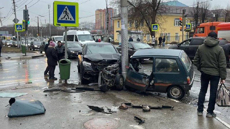 В ДТП в Рязани пострадала 77-летняя женщина-пешеход Пострадавшая получила травмы различной степени тяжести. В ДТП также пострадал водитель автомобиля ВАЗ-11113.