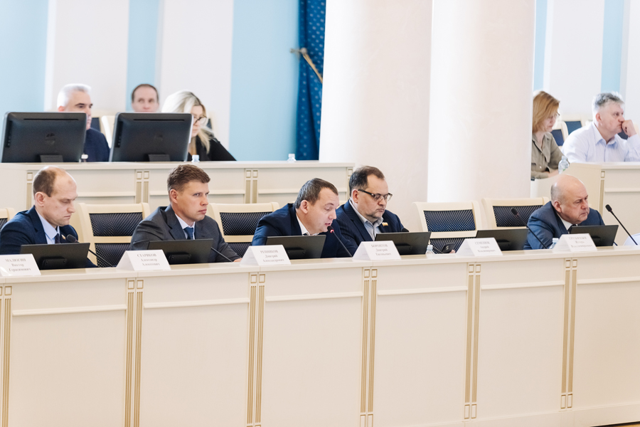 В Рязанской облдуме обсудили вопросы соблюдения антимонопольного законодательства Об основных направлениях работы депутатам рассказал глава ведомства Юрий Гребнев.
