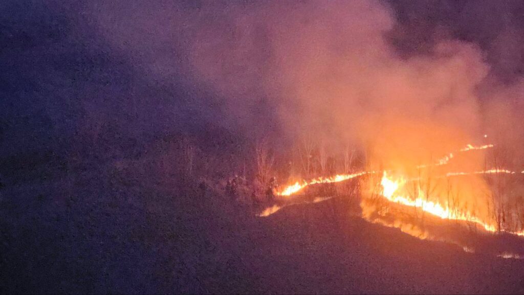 На Северной окружной в Рязани горят поля На Северной окружной в Рязани горят поля Очевидцы сообщают, что на месте происшествия работают сотрудники МЧС.