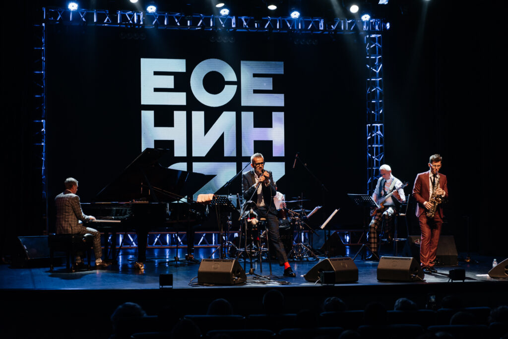 Группа «Feelin's» о связи с Есениным, западных слушателях и будущих концертах Группа «Feelin's» о связи с Есениным, западных слушателях и будущих концертах 20 марта в Рязанском МКЦ состоится концерт группы «Feelin’s», приуроченный к 25-летнему юбилею коллектива в качестве муниципального.