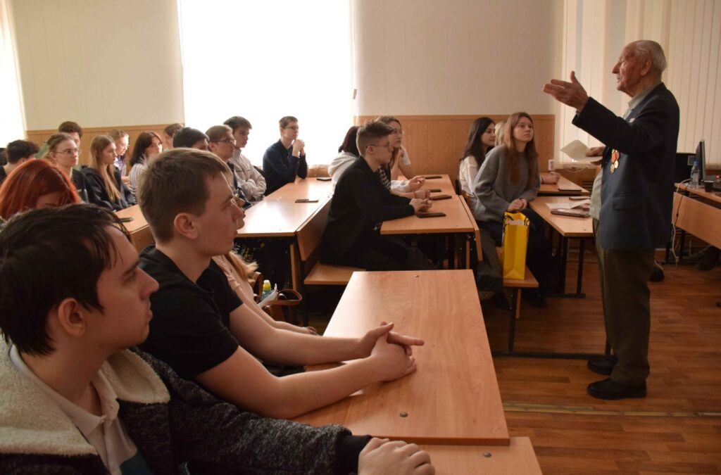 Рязанская НПК провела патриотический урок в РГРТУ Рязанская НПК провела патриотический урок в РГРТУ Мероприятие под названием «Связь поколений», приурочили к 80-летию Великой Победы.