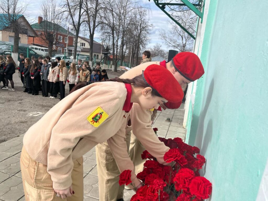 В Касимове открыли мемориальную доску погибшему Герою России, участнику СВО Павлу Сарану В июне 2023 года Павел вместе со своим батальоном сражался на одном из самых горячих участков. Противник имел значительный перевес по количеству солдат.