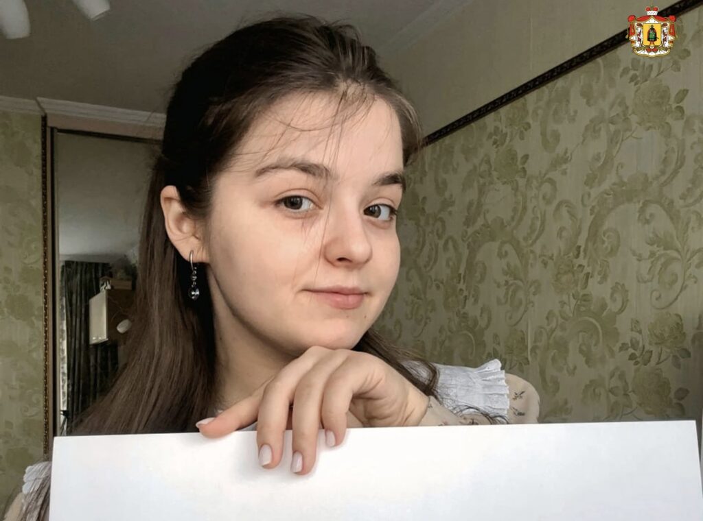 Рязанскую студентку приняли в Ассоциацию художников ботанического искусства Полина Кулакова стала первой рязанкой, принятой в Ассоциацию. Девушка создаёт уникальные вышивки на сумках и пишет маслом.
