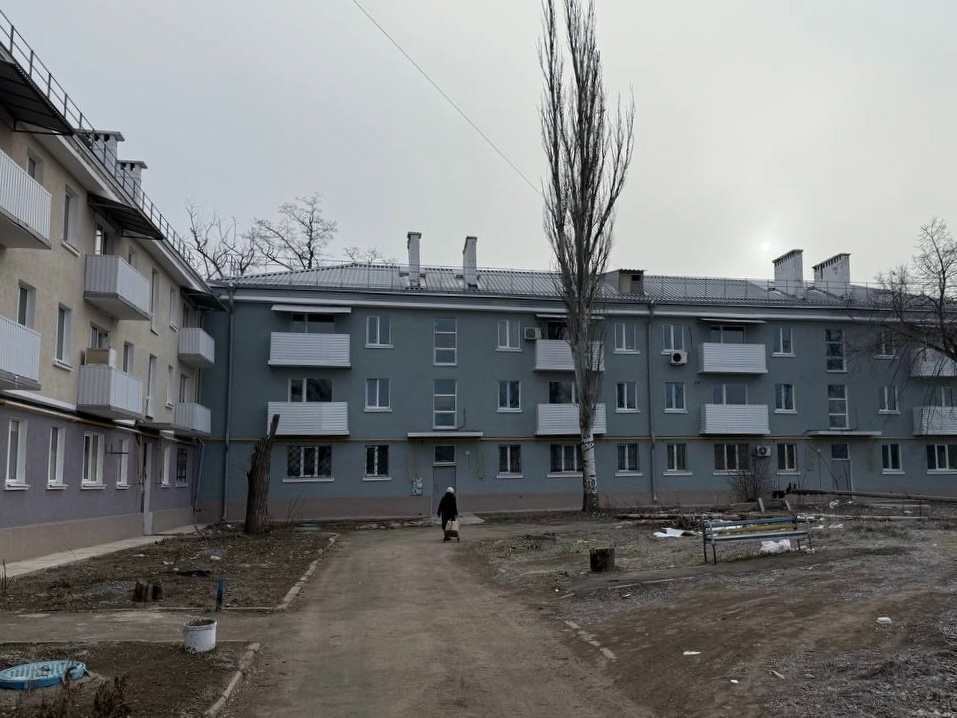 Артём Бранов посетил подшефные Мариуполь и Херсонскую область Артём Бранов посетил подшефные Мариуполь и Херсонскую область В Мариуполе рязанские подрядчики завершили работы по капитальному ремонту 28 многоквартирных домов. Заменили повреждённые конструктивы, коммуникации, провели ремонт крыши, заменили оконные и дверные блоки, отремонтировали фасады зданий.