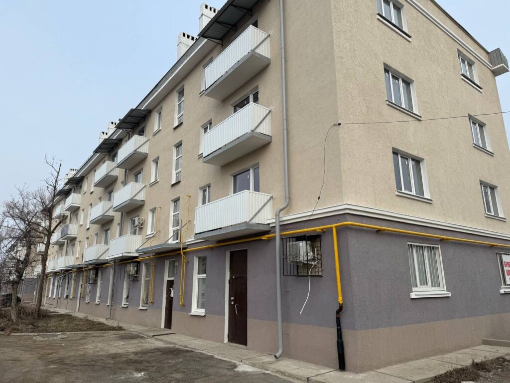 Артём Бранов посетил подшефные Мариуполь и Херсонскую область Артём Бранов посетил подшефные Мариуполь и Херсонскую область В Мариуполе рязанские подрядчики завершили работы по капитальному ремонту 28 многоквартирных домов. Заменили повреждённые конструктивы, коммуникации, провели ремонт крыши, заменили оконные и дверные блоки, отремонтировали фасады зданий.
