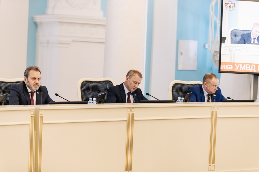 В Рязанской областной Думе обсудили отчет о работе полиции в 2024 году По итогам 2024 года общее количество зарегистрированных преступлений снизилось на 4%. Удалось добиться повышения раскрываемости преступлений до 62%, а по тяжким и особо тяжким составам – до 56%.