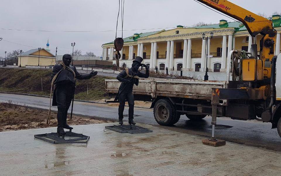 Актёр Сергей Мигицко поблагодарил Касимов за установку скульптур героев «Ревизора» Артист с волнением и теплом вспоминает время, проведенное в Касимове во время съемок картины «Инкогнито из Петербурга»