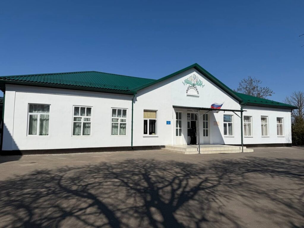Артём Бранов посетил подшефные Мариуполь и Херсонскую область Артём Бранов посетил подшефные Мариуполь и Херсонскую область В Мариуполе рязанские подрядчики завершили работы по капитальному ремонту 28 многоквартирных домов. Заменили повреждённые конструктивы, коммуникации, провели ремонт крыши, заменили оконные и дверные блоки, отремонтировали фасады зданий.
