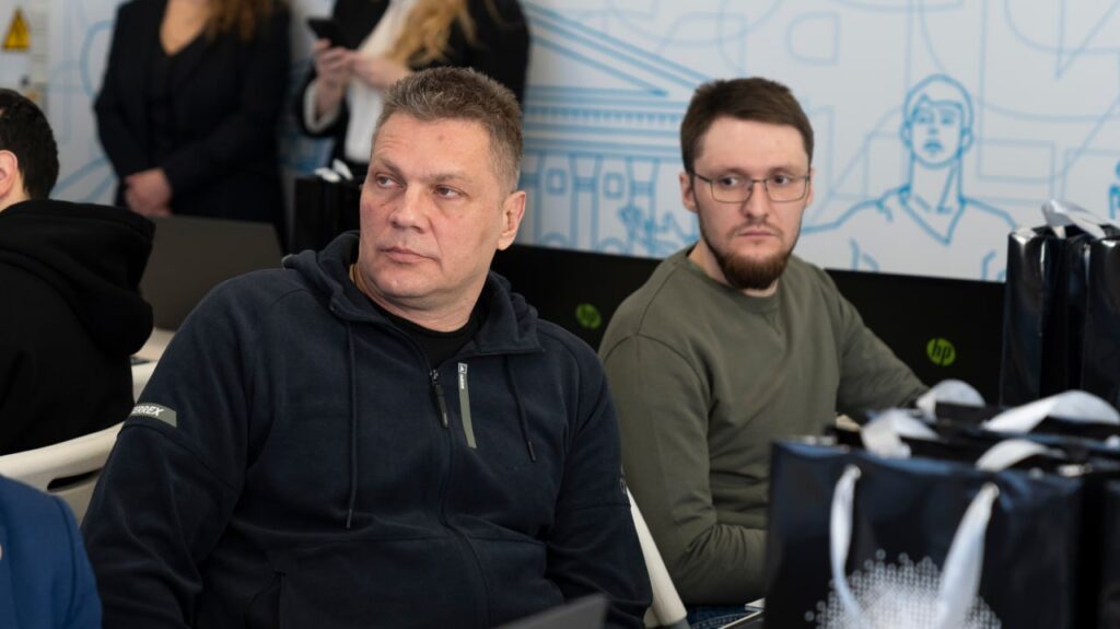 В Рязани стартовал первый поток обучения по федеральной программе «СВОй бизнес» для участников спецоперации В Рязани стартовал первый поток обучения по федеральной программе «СВОй бизнес» для участников спецоперации Главная цель проекта «СВОй бизнес» - помочь участникам специальной военной операции и членам их семей адаптироваться к гражданской жизни через развитие предпринимательских навыков и открытие собственного бизнеса.