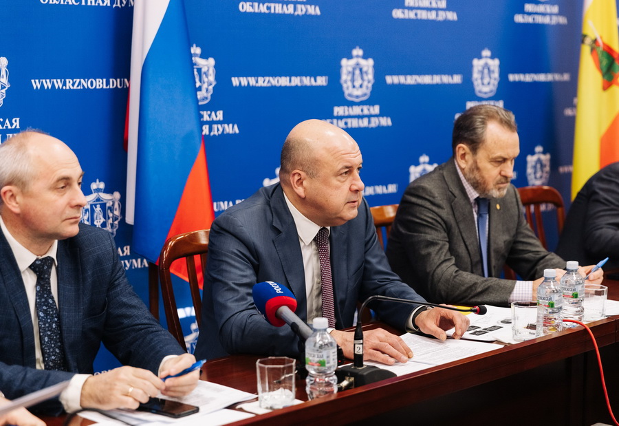 В Рязанской областной Думе состоялось заседание Совета председателей представительных органов муниципальных образований региона В числе основных вопросов – поддержка семей с детьми. О совершенствовании регионального законодательства в этой сфере и практической реализации принятых решений.