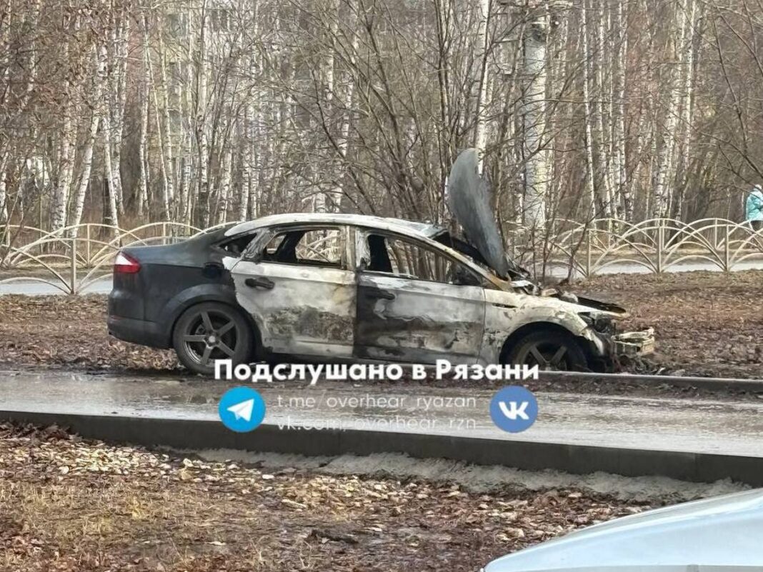 в Рязани сгорел автомобиль