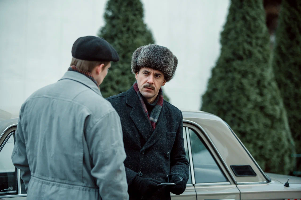 Завершились съёмки второго сезона ретро-детектива «Душегубы» Роль следователя по особо важным делам Леонида Ипатьева исполнил актёр театра и кино Сергей Марин. Также в проекте задействованы Максим Стоянов, Зоя Бербер, Сергей Епишев, Дарья Урсуляк и другие.