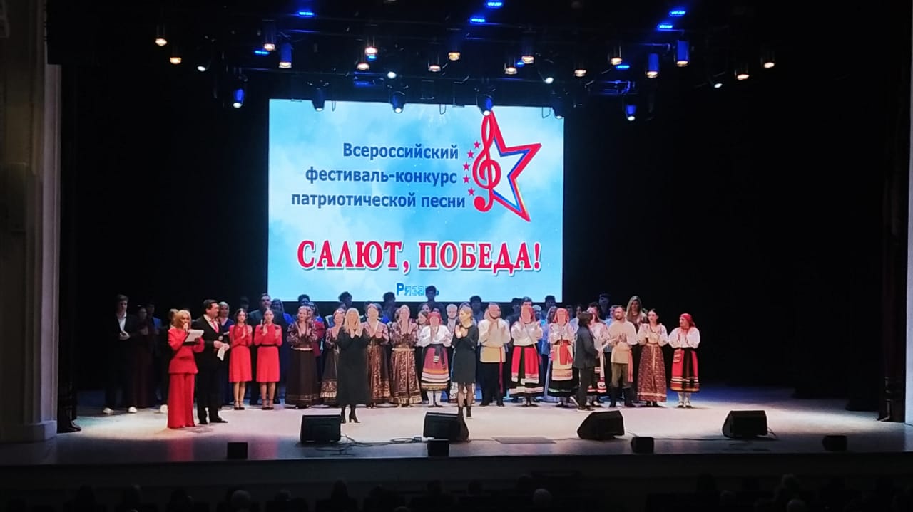 Дмитрий Певцов принял участие в закрытии фестиваля «Салют, Победа!» в Рязани Конкурс объединил более 500 человек из самых разных уголков России – республики Мордовии и ЛНР, Московской, Рязанской, Брянской, Воронежской, Тульской, Нижегородской и других областей.