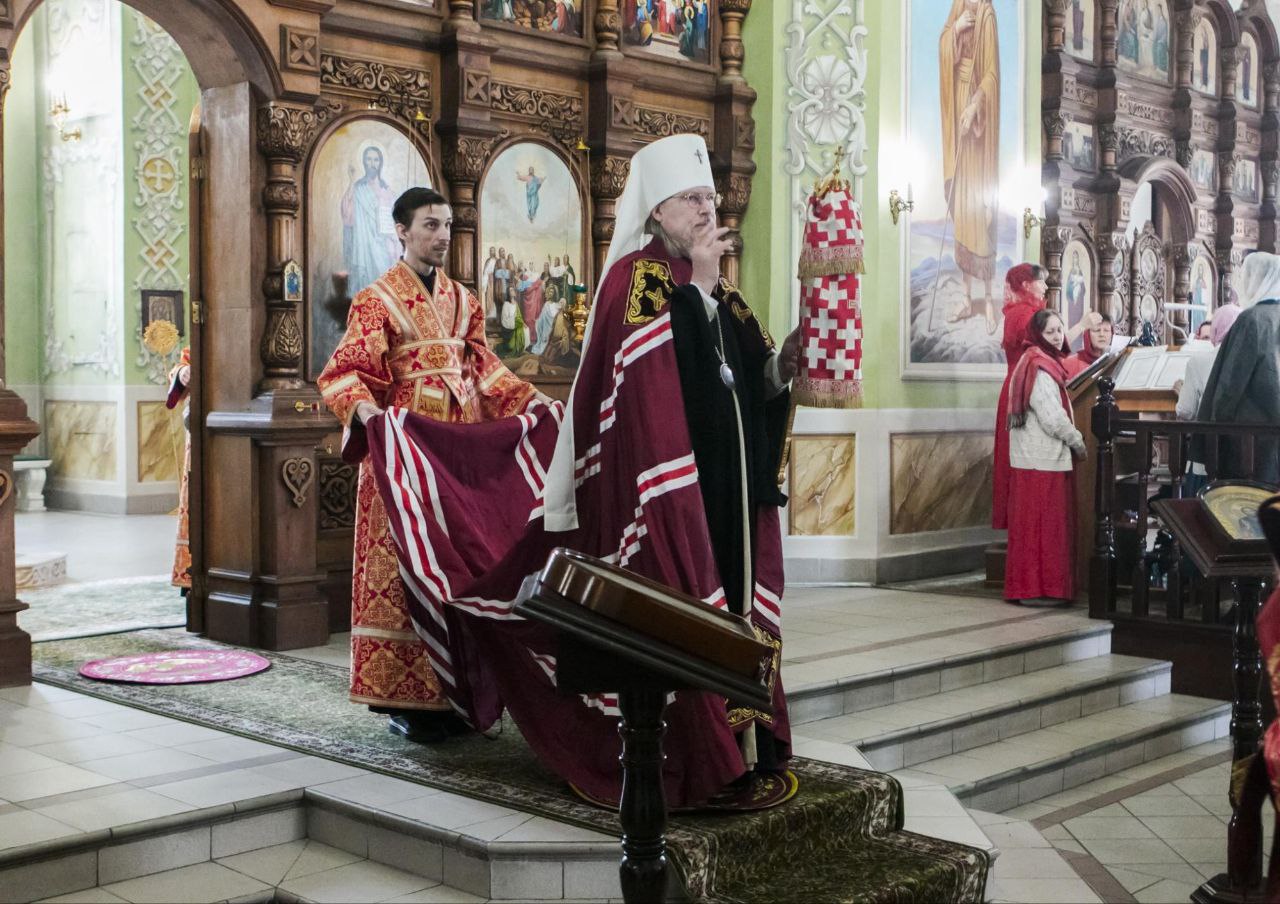 Митрополит Марк возглавил крестный ход в Касимове Божественную литургию в главном храме города и затем крестный ход возглавил митрополит Рязанский и Михайловский Марк, временно управляющий Касимовской епархией.
