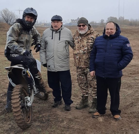 В Рязани прошла открытая тренировка по мотокроссу В Рязани прошла открытая тренировка по мотокроссу Тренировка прошла на песчаной трассе на базе ДОСААФ. В ней приняли участие более 20 рязанцев в возрасте от 12 лет.