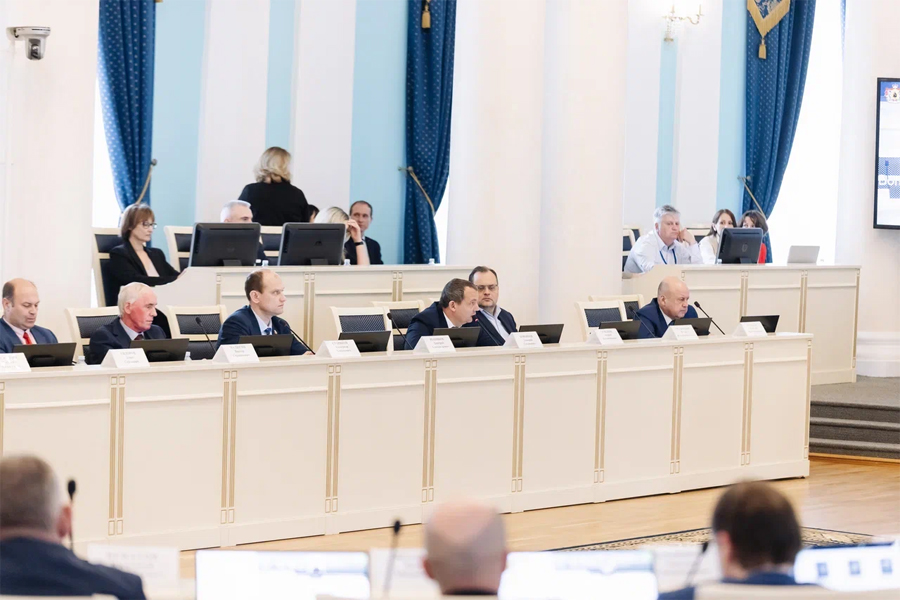 Иван Бахилов рассказал депутатам регионального парламента о благоустройстве и развитии туристического потенциала Касимовского округа Иван Бахилов сосредоточился на самых важных направлениях развития каждой сферы, подчеркнув значимость командной работы администрации округа.