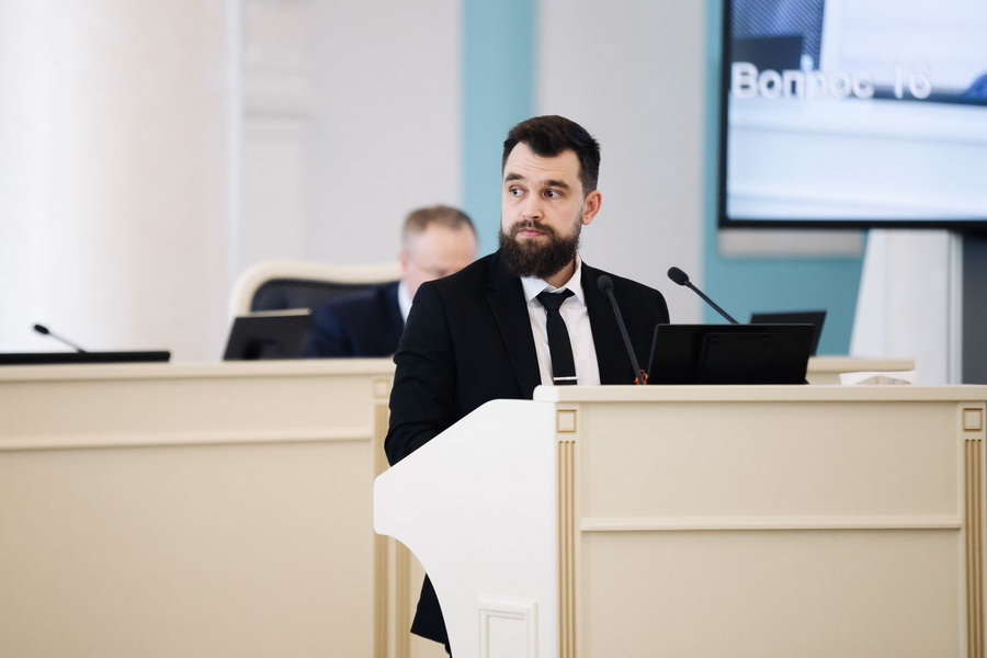 В Рязани внесли изменения в региональный закон о мерах социальной поддержки беременных женщин и семей с детьми Теперь выплату в размере 100 тысяч рублей будут получать все будущие мамы, зарегистрированные на территории региона, обучающиеся в очном формате в образовательных организациях области.
