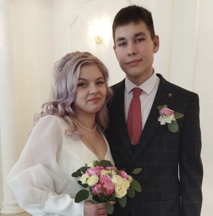 Опубликованы фотографии молодоженов, сыгравших свадьбу на Красную горку в Касимове Опубликованы фотографии молодоженов, сыгравших свадьбу на Красную горку в Касимове С вадьба на Красную горку считается особенно благоприятной и счастливой. В народе верили, что бракосочетание в этот день предвещает долгую и благополучную семейную жизнь.