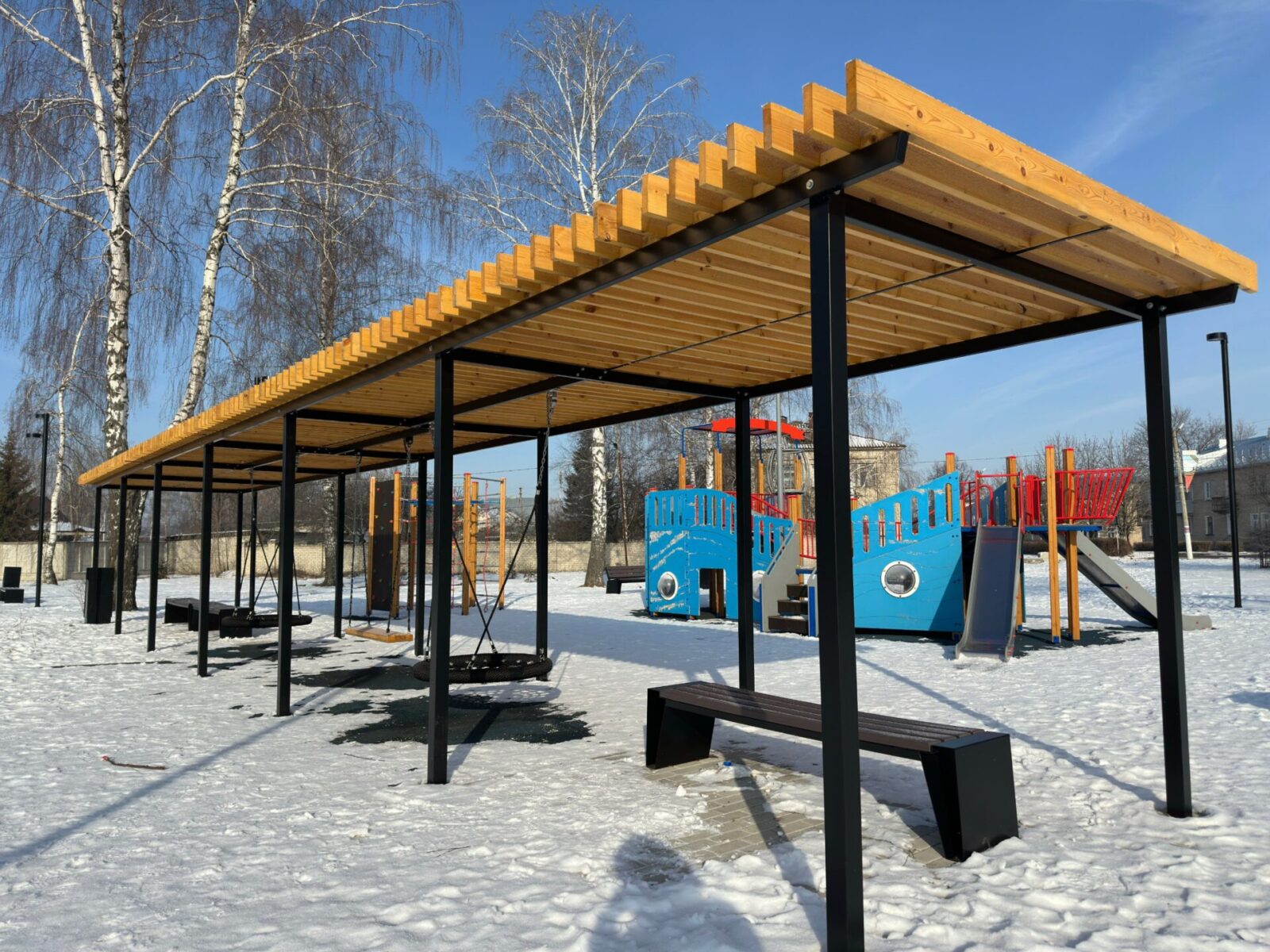 Сквер в Кораблино ждет масштабное озеленение Сквер в Кораблино ждет масштабное озеленение В прошлом году появились удобные дорожки, освещение, спортивная и детская площадки, навесы с качелями и теннисный стол.
