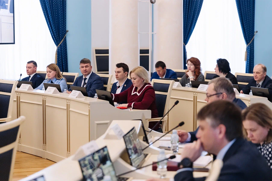 Иван Бахилов рассказал депутатам регионального парламента о благоустройстве и развитии туристического потенциала Касимовского округа Иван Бахилов сосредоточился на самых важных направлениях развития каждой сферы, подчеркнув значимость командной работы администрации округа.