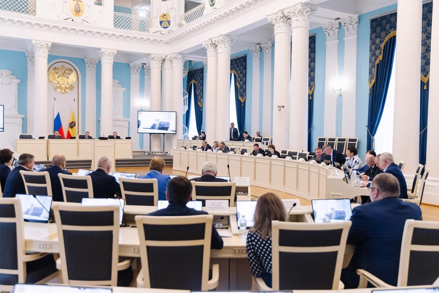 Иван Бахилов рассказал депутатам регионального парламента о благоустройстве и развитии туристического потенциала Касимовского округа Иван Бахилов сосредоточился на самых важных направлениях развития каждой сферы, подчеркнув значимость командной работы администрации округа.