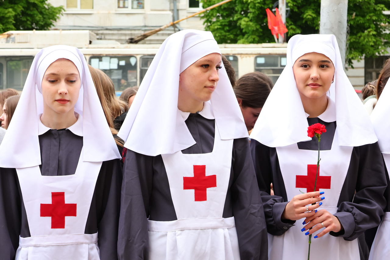 В Рязани открыли мемориальную доску на здании, где в годы войны размещался эвакогоспиталь В Рязани открыли мемориальную доску на здании, где в годы войны размещался эвакогоспиталь Рязань была важнейшим промышленным, транспортным, образовательным, военным и госпитальным центром.