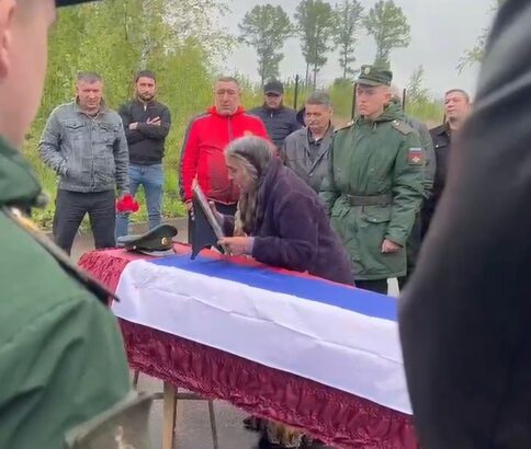 В Дягилево простились с Михай Джони, погибшим на СВО В Дягилево простились с Михай Джони, погибшим на СВО Джони было 51 год, родные получили весть о его смерти 29 апреля 2025 года. Боец пал смертью храбрых при исполнении воинского долга.