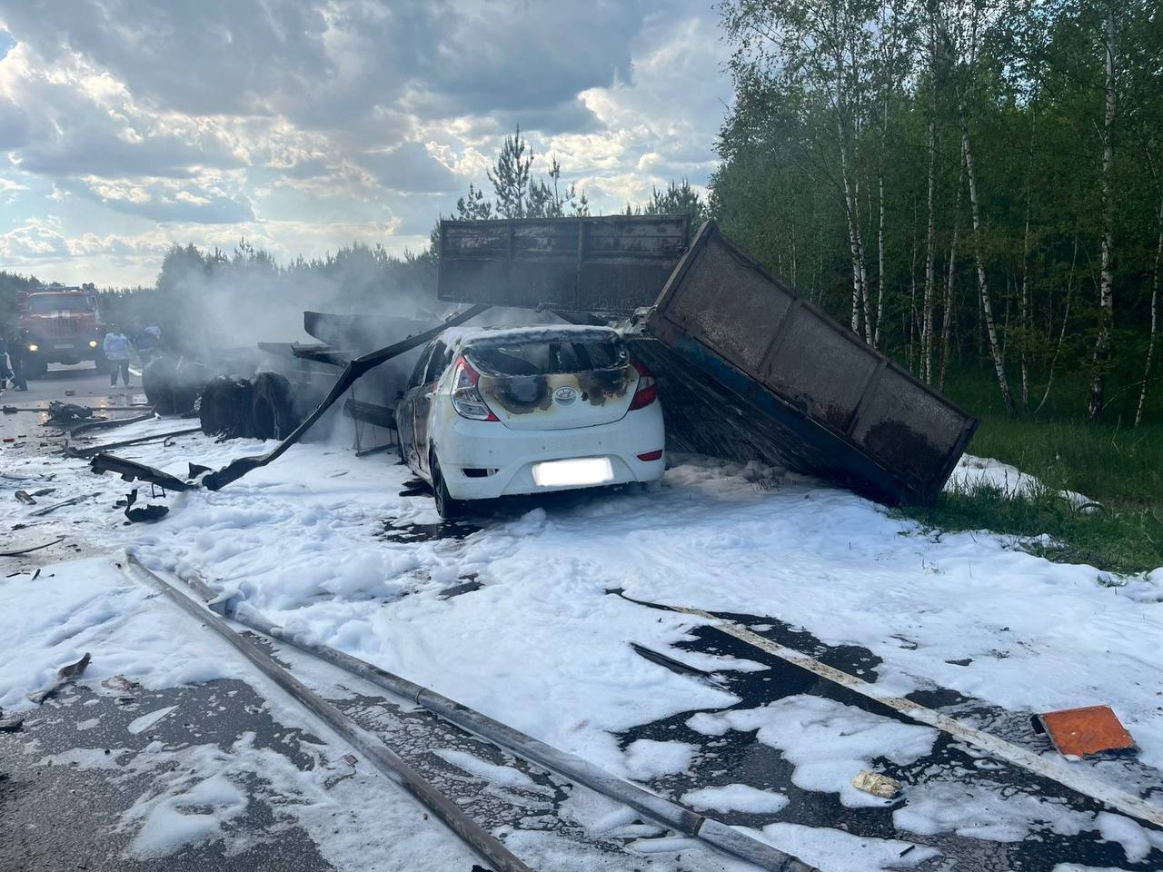В массовом ДТП в Рязанской области погибли водители двух фур В массовом ДТП в Рязанской области погибли водители двух фур Также в аварии есть пострадавшие.