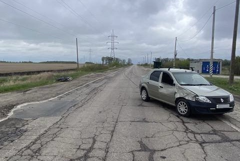 Два подростка пострадали в ДТП на Два подростка пострадали в ДТП на На автодороге «Рязань-Пронск-Скопин-Новомичуринск» в Пронском районе 2 мая около 14:00 произошло ДТП. Мопед «Рейсер» под управлением 16-летнего подростка столкнулся с автомобилем «Рено Логан»