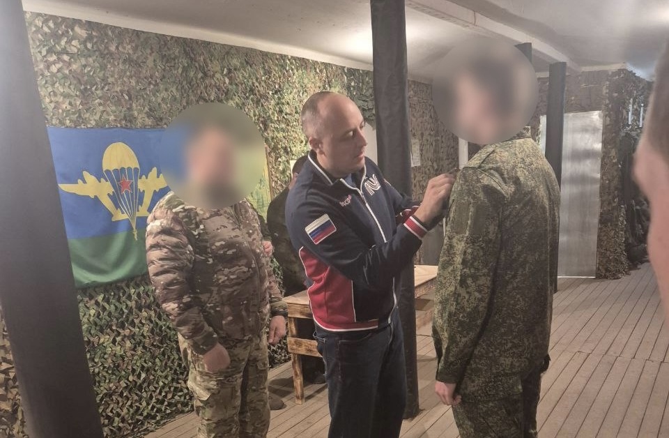 Новую технику доставил бойцам ВС РФ Артём Бранов от Рязанской области Наши бойцы получили новое оборудование для выполнения боевых задач. В их распоряжении квадроцикл, кроссовые мотоциклы, разведывательные и FPV-дроны.
