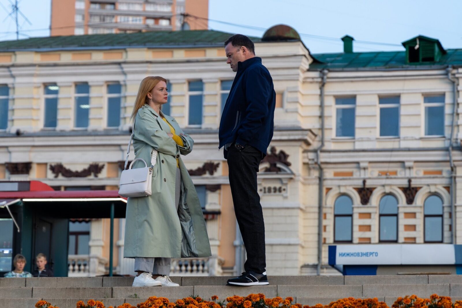 Екатерина Копанова и Илья Носков в новом детективе «Маня и Груня» Екатерина Копанова и Илья Носков в новом детективе «Маня и Груня» Майор Следственного комитета Марина Пичугина (Екатерина Копанова) или, как ее называют близкие люди, – Маня, переезжает из Москвы в небольшой городок Савельевск. Это не ссылка и не результат столичных интриг.